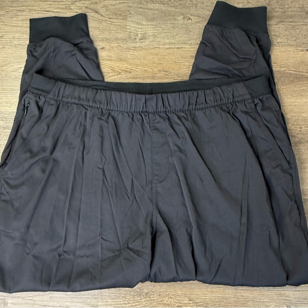 The North Face Women’s Black Jogger Pants, size 2X